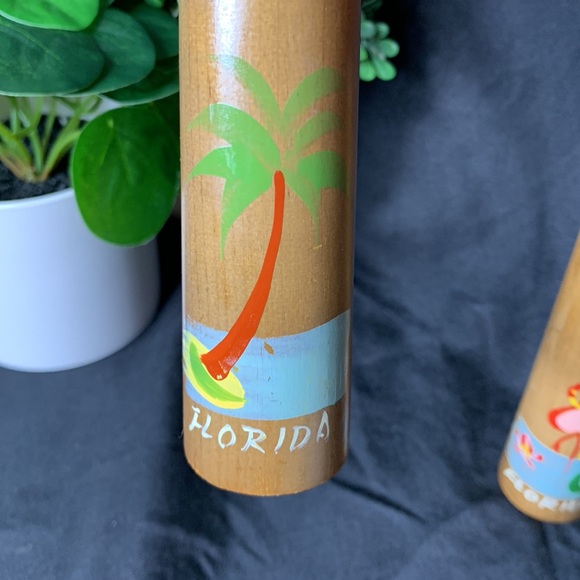 Set of 2 vintage tall wood Florida souvenir salt and pepper shakers - Picture 7 of 8